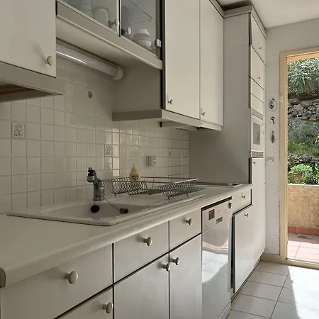 Maison Bord De A Avec Terrasse Et Garage - Fr-1-225c-164